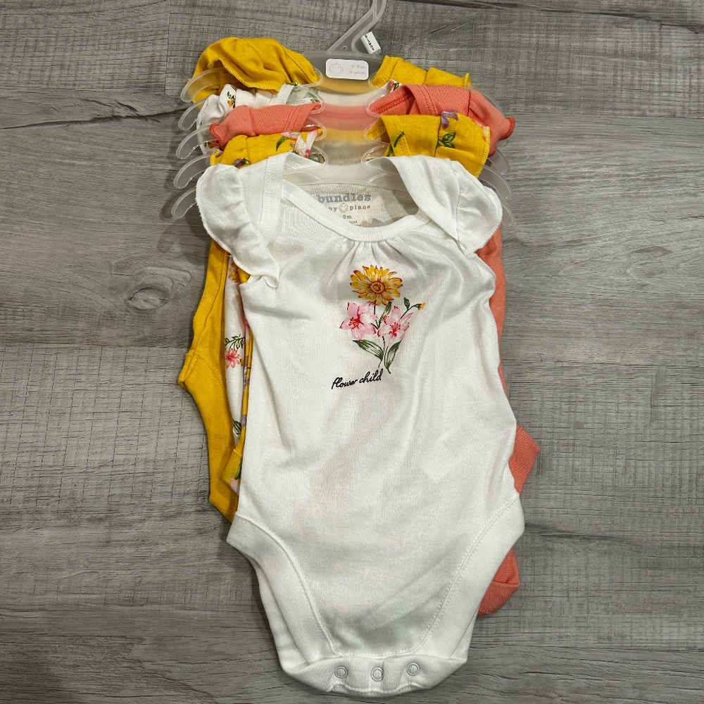 NWT 0-3 months baby girl 5-pack short sleeve onesies and 2 matching pants